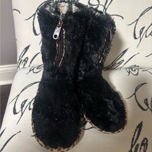 Cozy Black Faux Fur slipoers Boots
#7